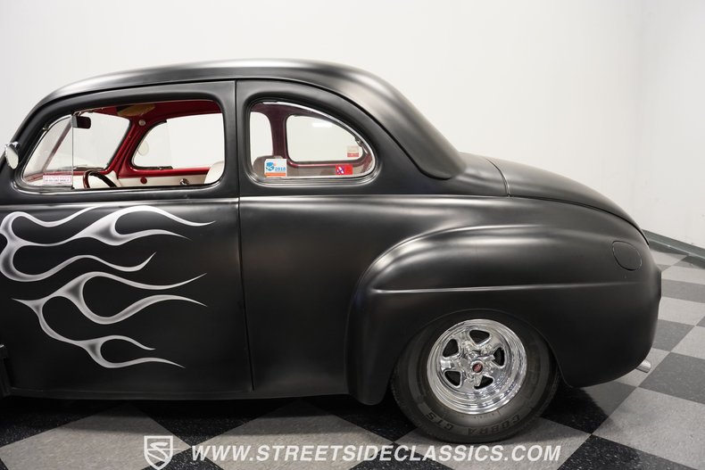 Ford-Coupe-1941-Matte-Black-Red-20