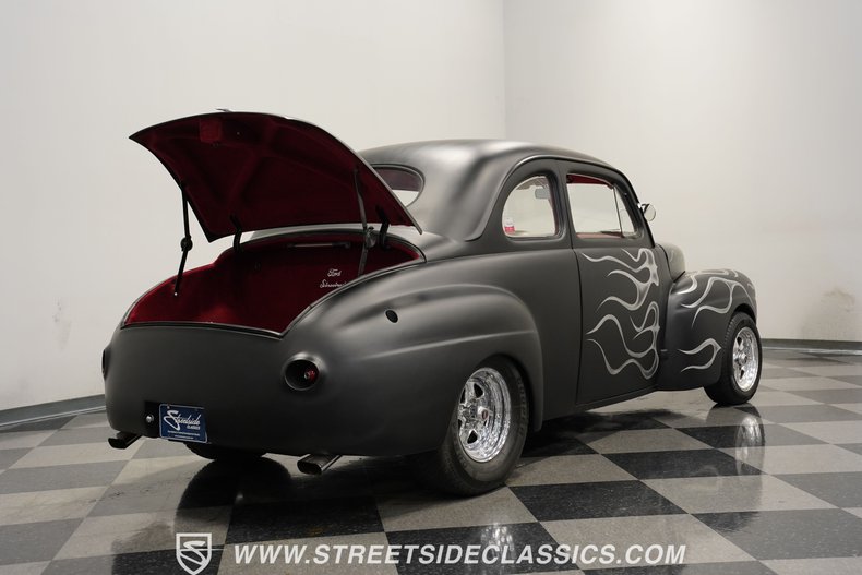 Ford-Coupe-1941-Matte-Black-Red-21
