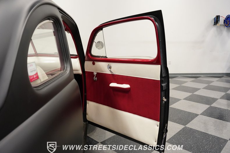 Ford-Coupe-1941-Matte-Black-Red-24