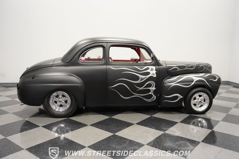 Ford-Coupe-1941-Matte-Black-Red-29