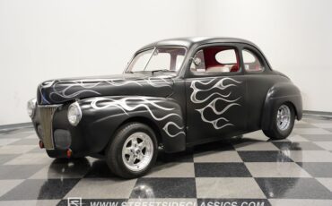 Ford-Coupe-1941-Matte-Black-Red-3