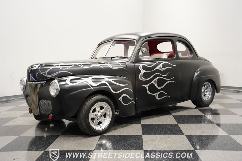Ford-Coupe-1941-Matte-Black-Red-3