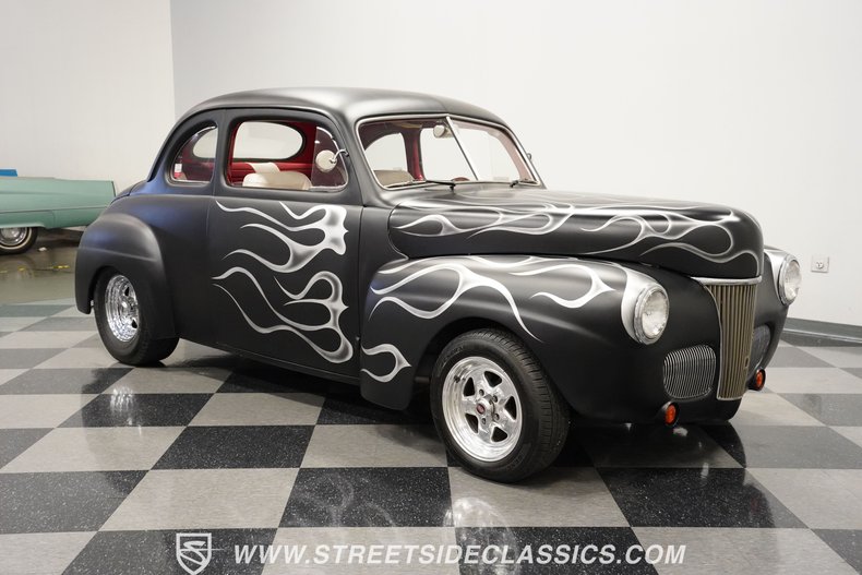 Ford-Coupe-1941-Matte-Black-Red-31