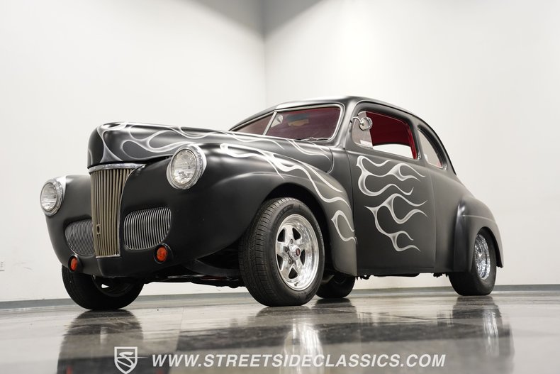 Ford-Coupe-1941-Matte-Black-Red-35