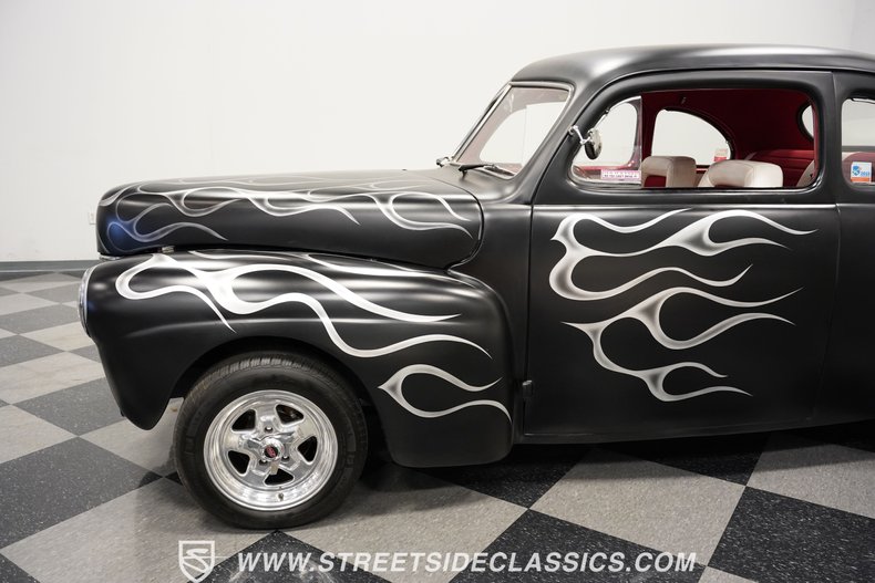Ford-Coupe-1941-Matte-Black-Red-37
