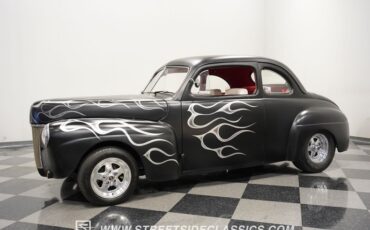 Ford-Coupe-1941-Matte-Black-Red-4