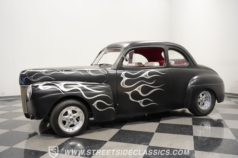 Ford-Coupe-1941-Matte-Black-Red-4