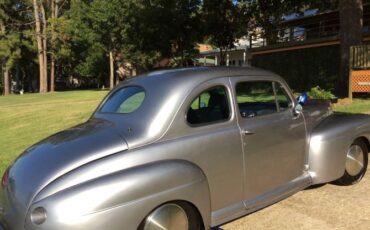 Ford-Coupe-1947-Silver