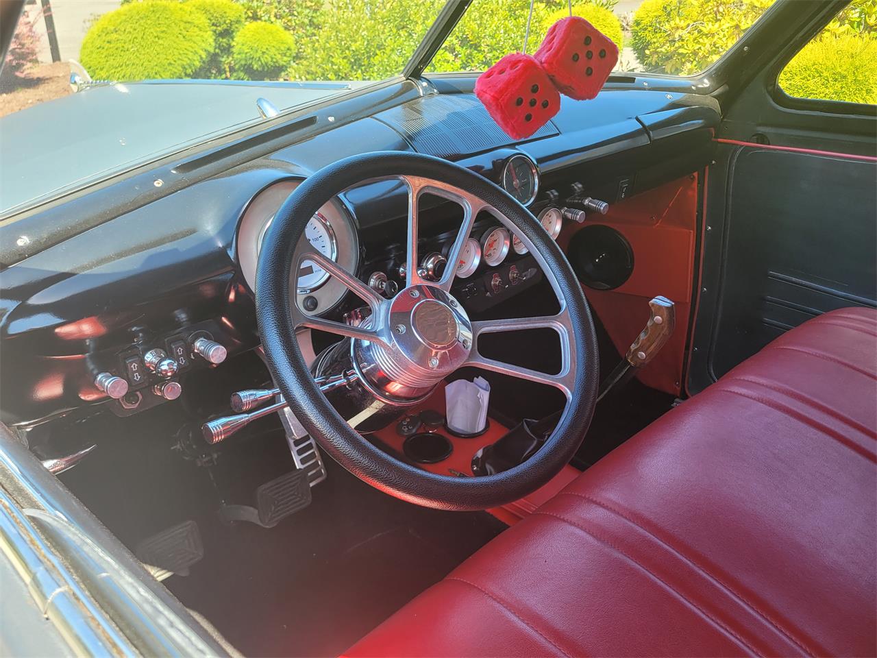 Ford-Coupe-1949-Primer-Red-and-Black-15