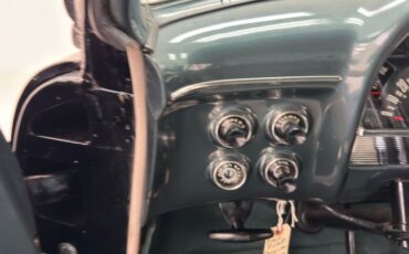 Ford-Crestline-1952-Raven-Black-Dark-Green-4