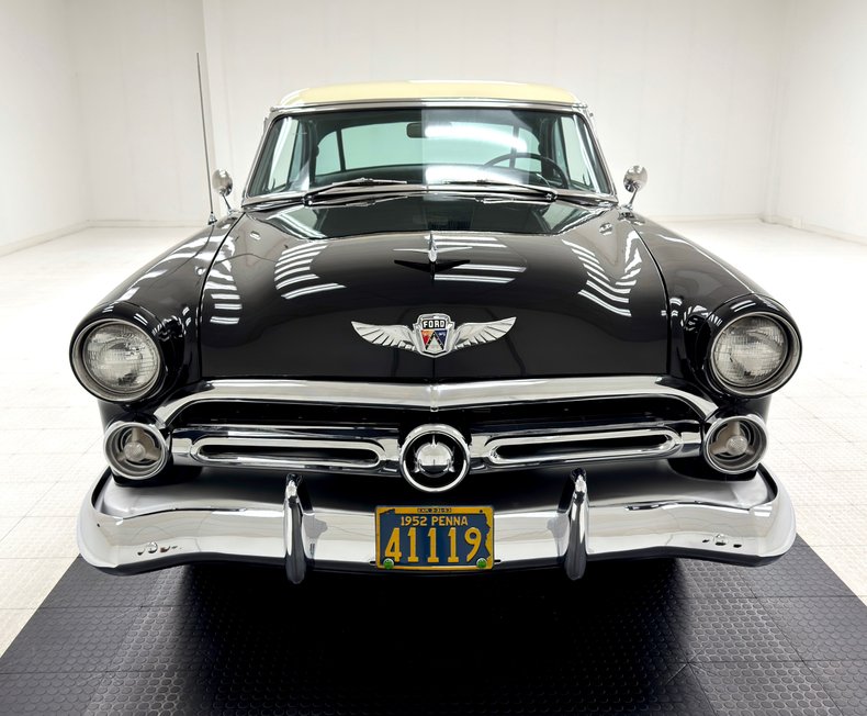 Ford-Crestline-1952-Raven-Black-Dark-Green-8