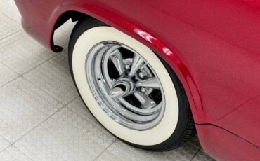 Ford-Crestline-1953-Metalflake-Red-Black-20