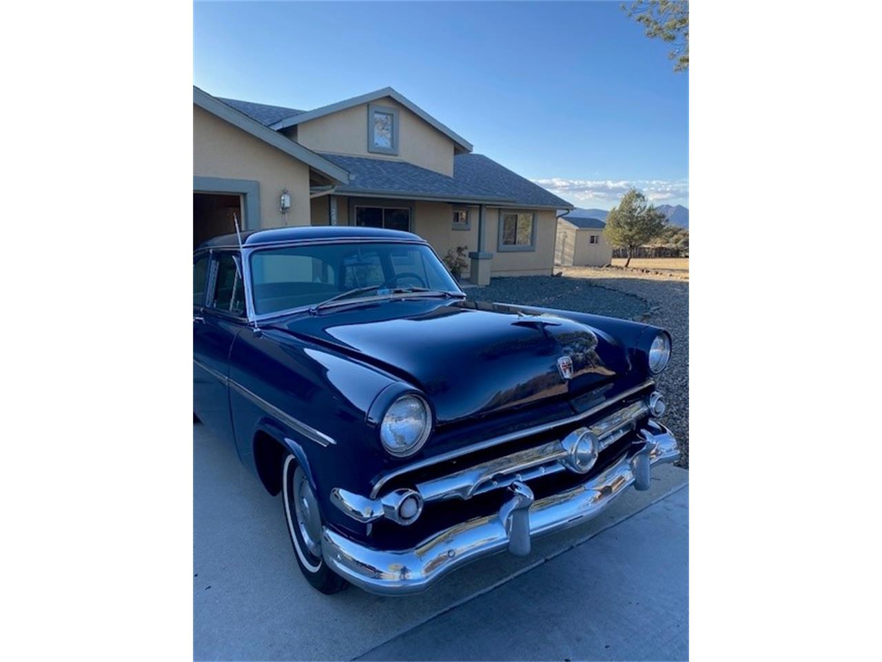Ford-Crestline-1954-Navy-Blue-Tan-1