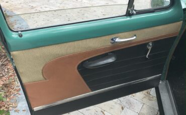 Ford-Crestliner-1951-Green-with-Black-Tri-Green-with-Black-Tri-2