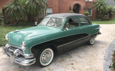 Ford-Crestliner-1951-Green-with-Black-Tri-Green-with-Black-Tri