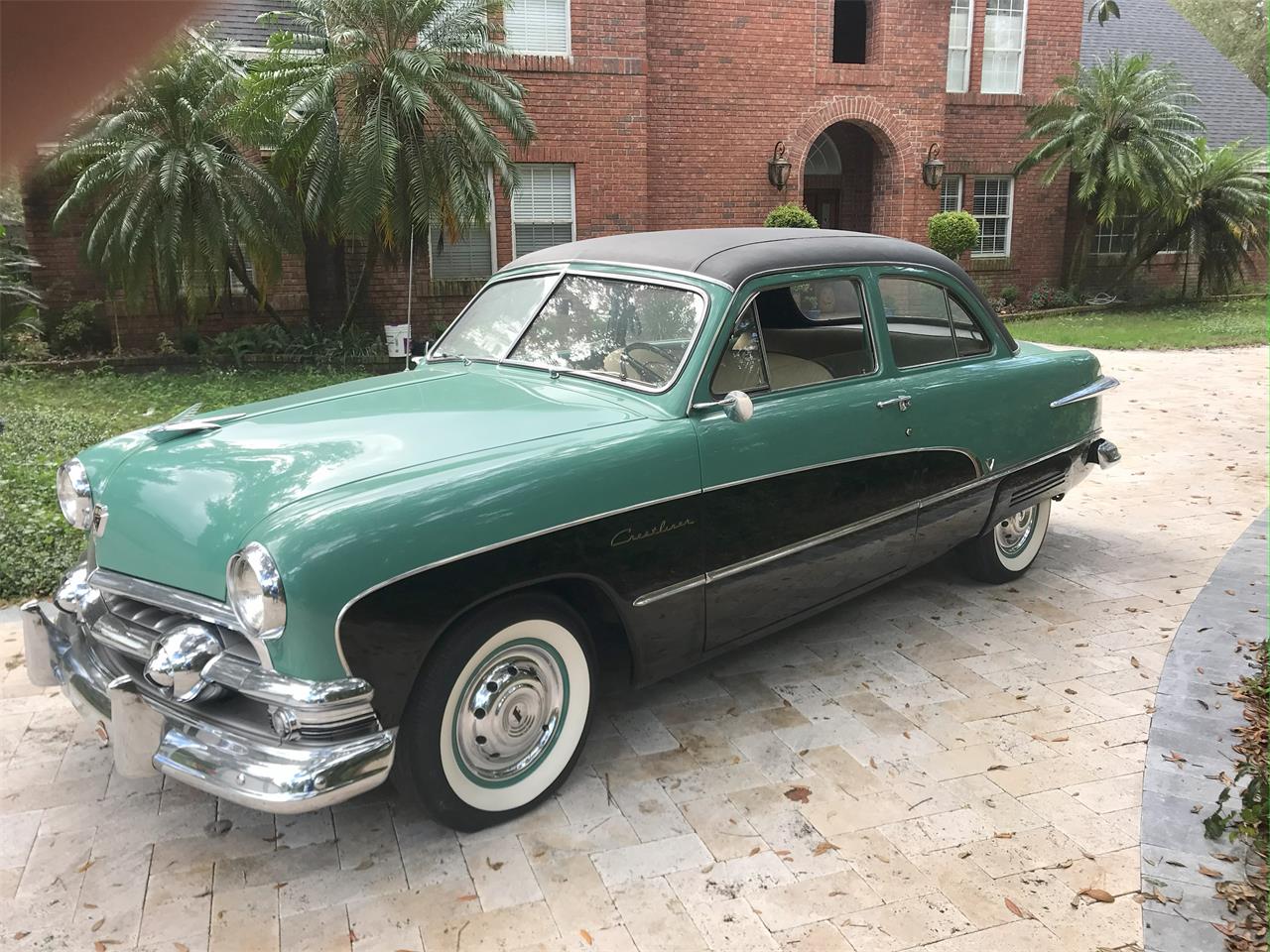 Ford-Crestliner-1951-Green-with-Black-Tri-Green-with-Black-Tri