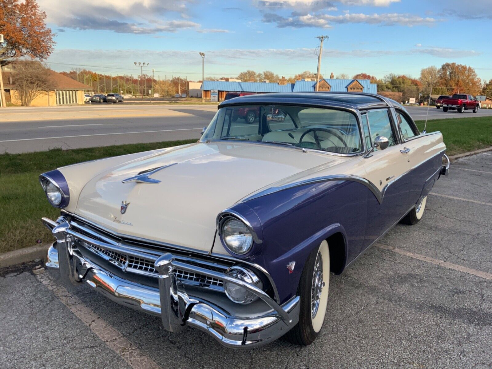 Ford-Crown-Victoria-1955-Coupe-12