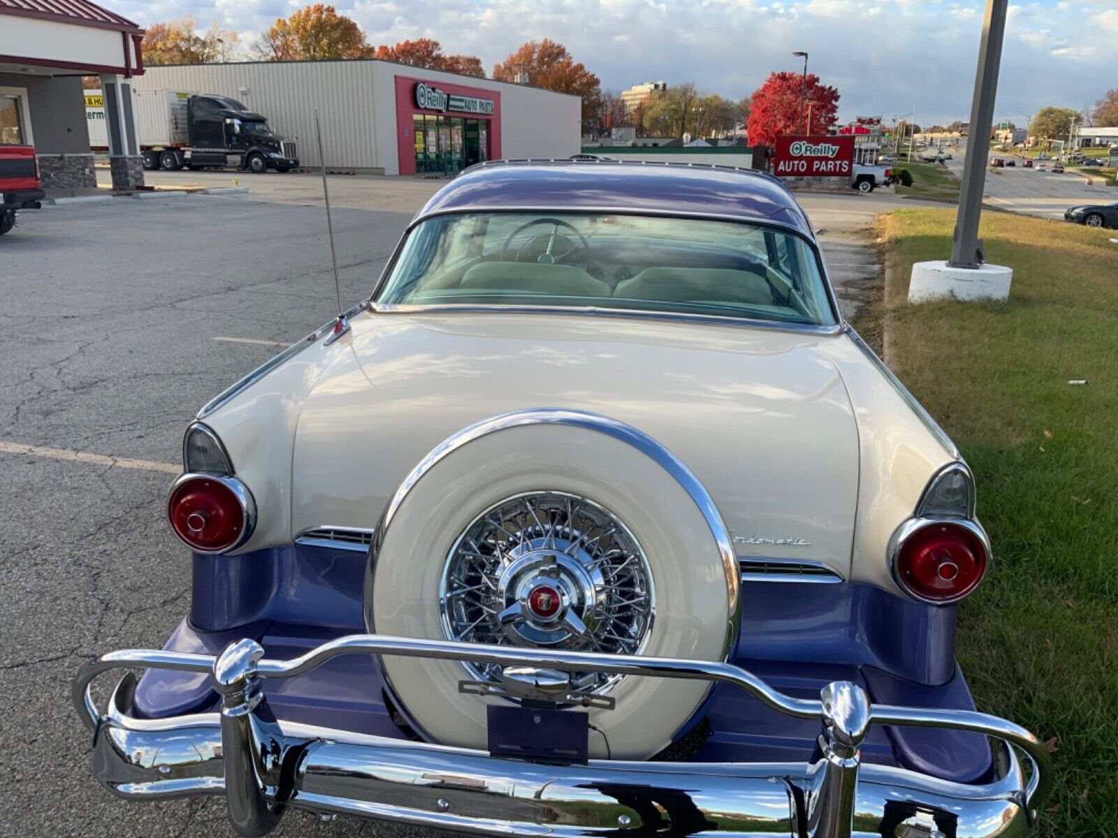 Ford-Crown-Victoria-1955-Coupe-2