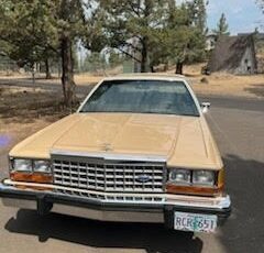 Ford-Crown-Victoria-1986-Coupe-2
