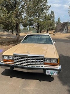 Ford-Crown-Victoria-1986-Coupe-2