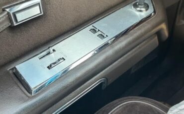 Ford-Crown-Victoria-1986-Coupe-21