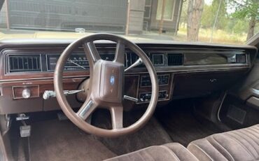 Ford-Crown-Victoria-1986-Coupe-23