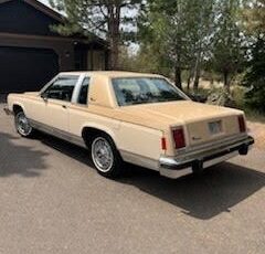 Ford-Crown-Victoria-1986-Coupe-3