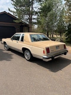 Ford-Crown-Victoria-1986-Coupe-3