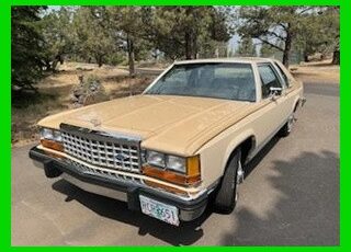 Ford-Crown-Victoria-1986-Coupe