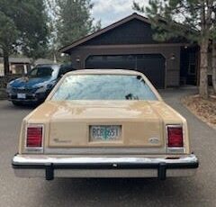 Ford-Crown-Victoria-1986-Coupe-4