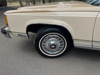 Ford-Crown-Victoria-1986-Coupe-9