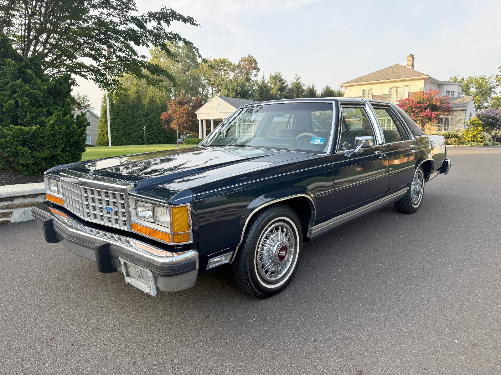 Ford Crown Victoria 1987 Sedan