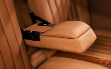 Ford-Custom-1933-Red-Tan-1