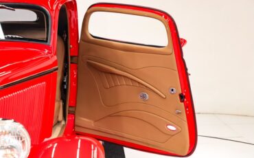 Ford-Custom-1933-Red-Tan-12
