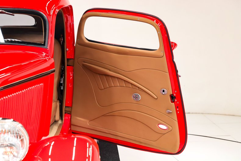 Ford-Custom-1933-Red-Tan-12