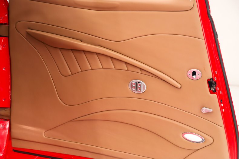 Ford-Custom-1933-Red-Tan-13