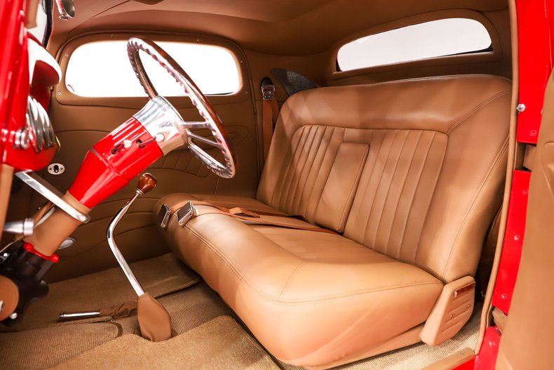 Ford-Custom-1933-Red-Tan-16