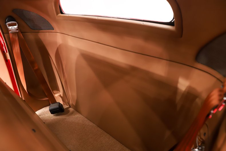 Ford-Custom-1933-Red-Tan-17