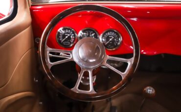 Ford-Custom-1933-Red-Tan-20