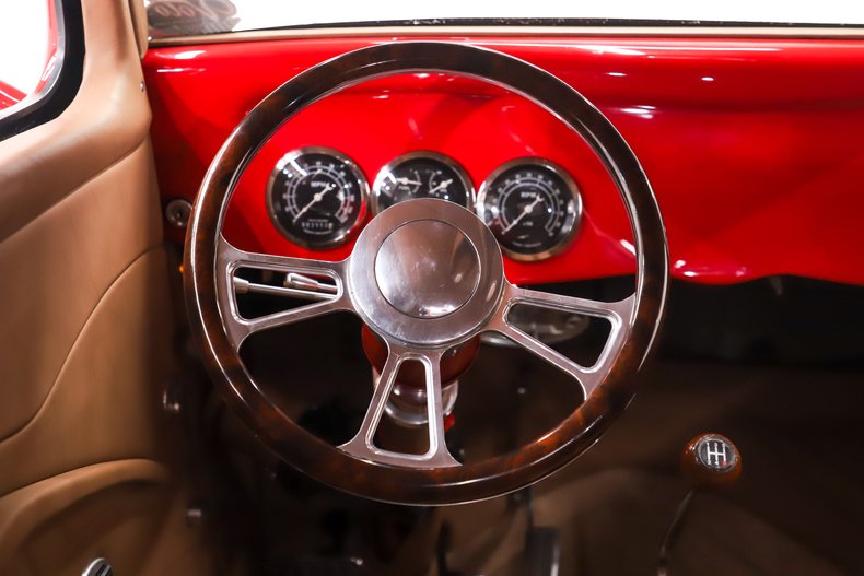 Ford-Custom-1933-Red-Tan-20