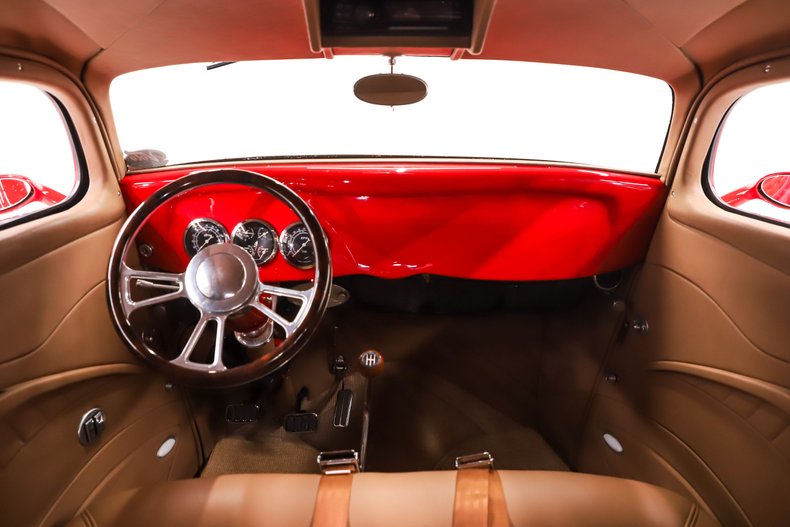 Ford-Custom-1933-Red-Tan-26
