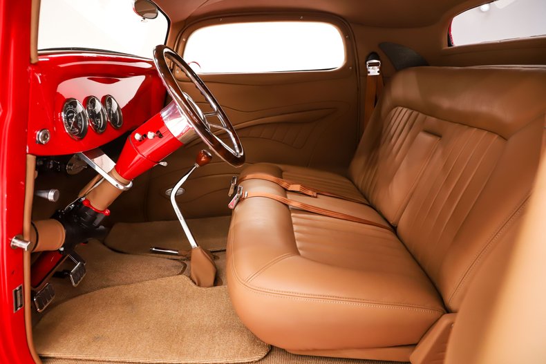 Ford-Custom-1933-Red-Tan-32