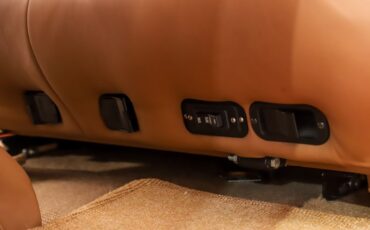 Ford-Custom-1933-Red-Tan-34
