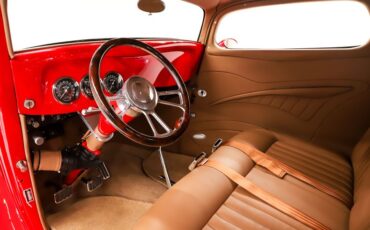 Ford-Custom-1933-Red-Tan