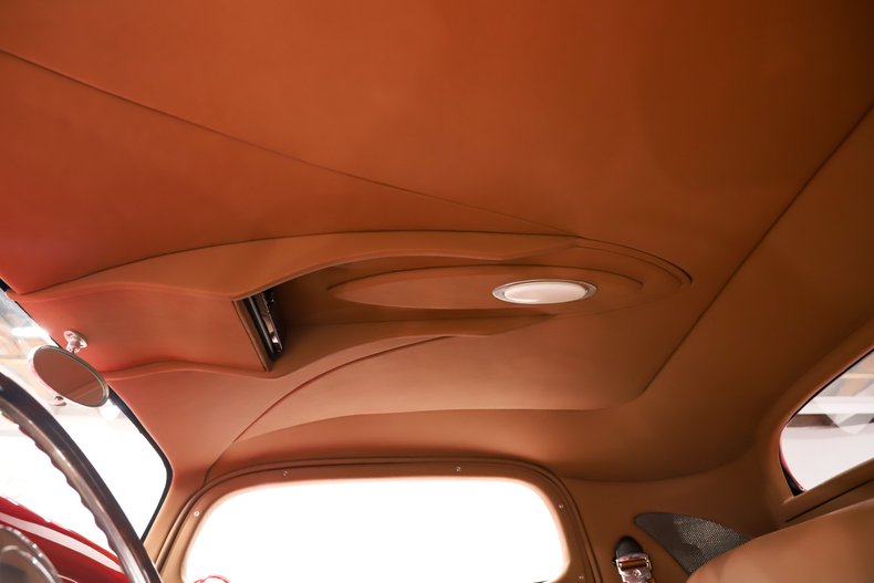 Ford-Custom-1933-Red-Tan-38