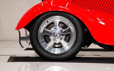 Ford-Custom-1933-Red-Tan-39