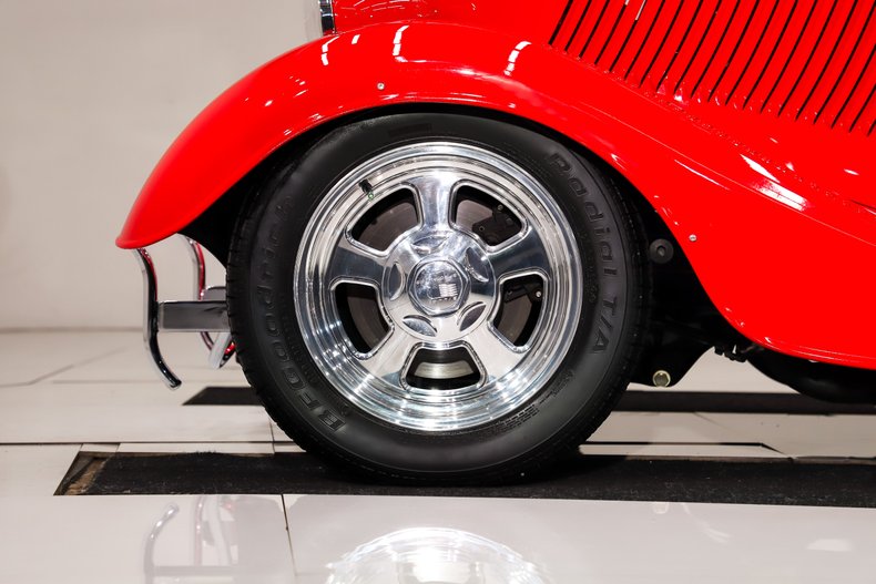 Ford-Custom-1933-Red-Tan-39