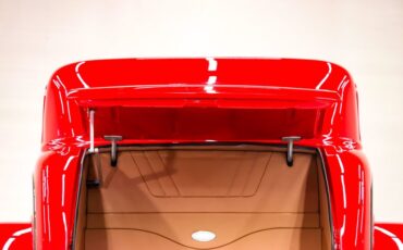 Ford-Custom-1933-Red-Tan-4