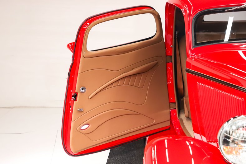 Ford-Custom-1933-Red-Tan-40
