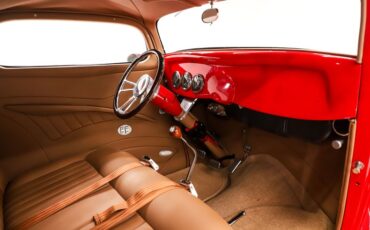 Ford-Custom-1933-Red-Tan-44